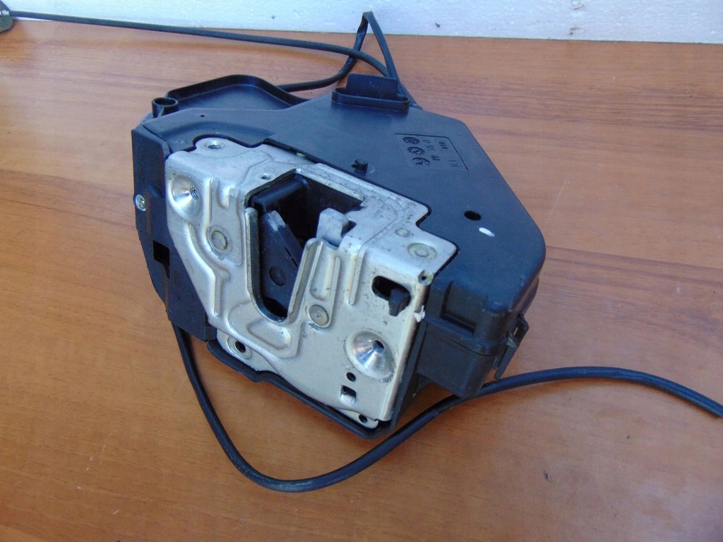 фото №4, Замок двері правий задня mercedes w211 2 контакти europa