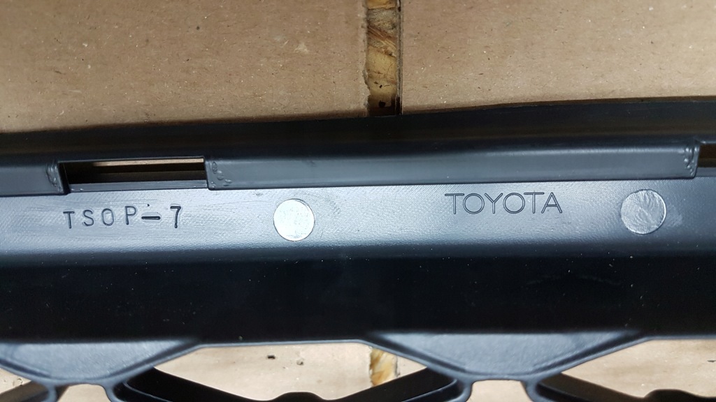 Купить Решётка бампера перед toyota auris 1 09-13 новая!!!