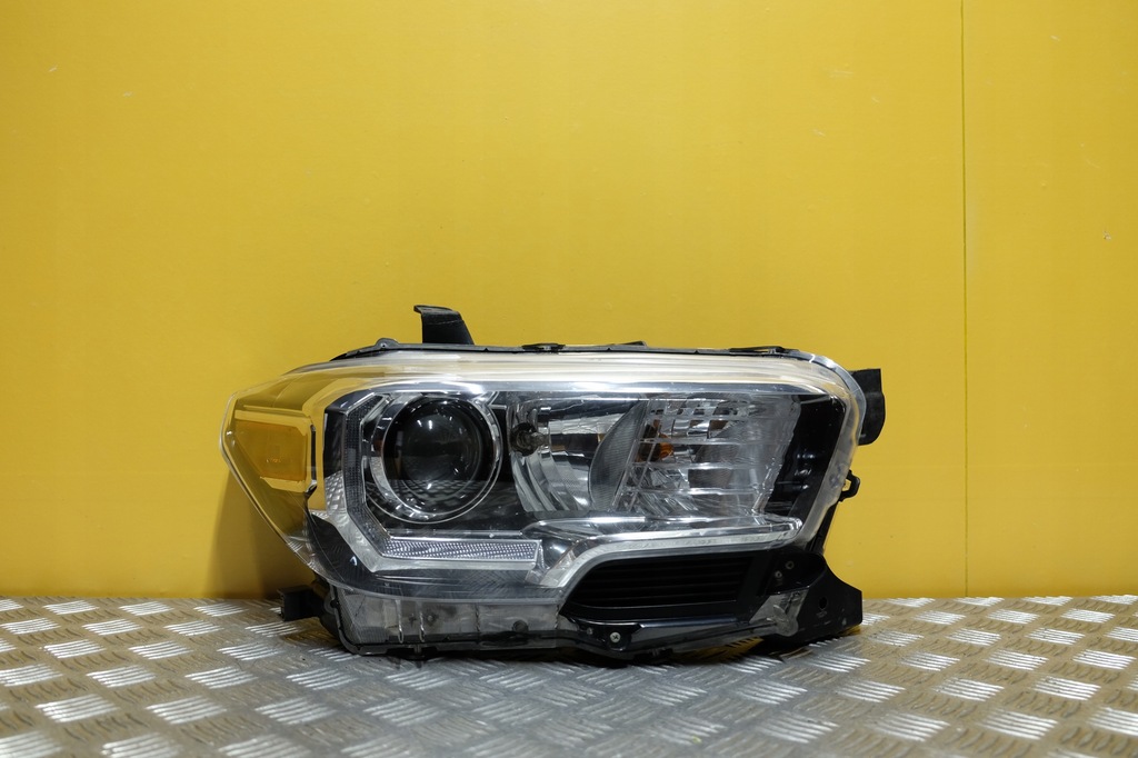 фото №1, Toyota tacoma 2016- фара лампа обычная линзованная с led светлая r usa