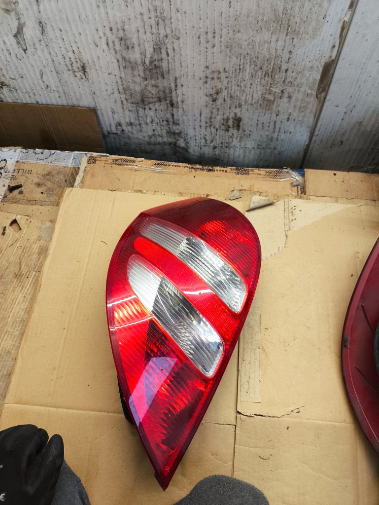 Купити Mercedes w169 фара ліва задня mercedes a w169 a1698200364 ?