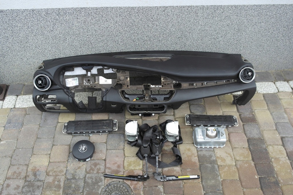 фото №1, Alfa romeo giulia приборная панель консоль pulpit приборная панель полка ремни pas подушка безопасности usa