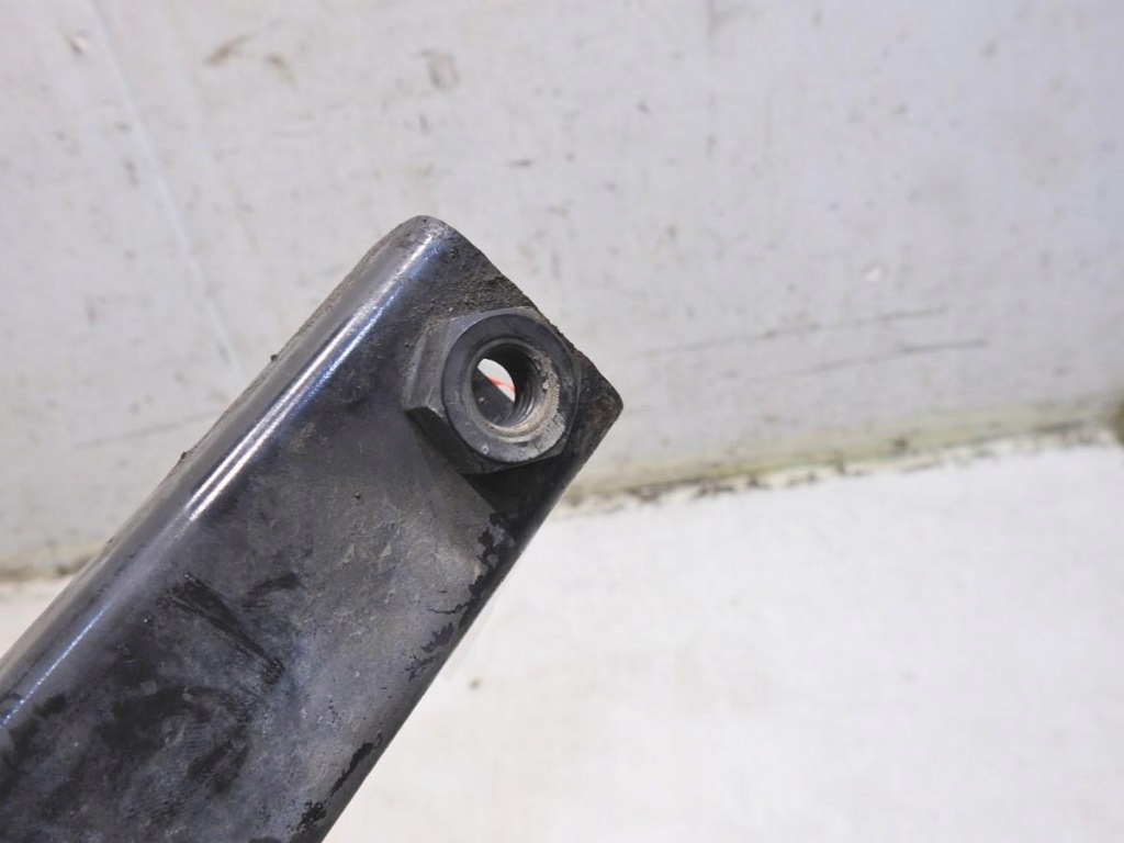 Peugeot 308 1 12r кронштейн  бампера правий перед 219152012 Оригінал