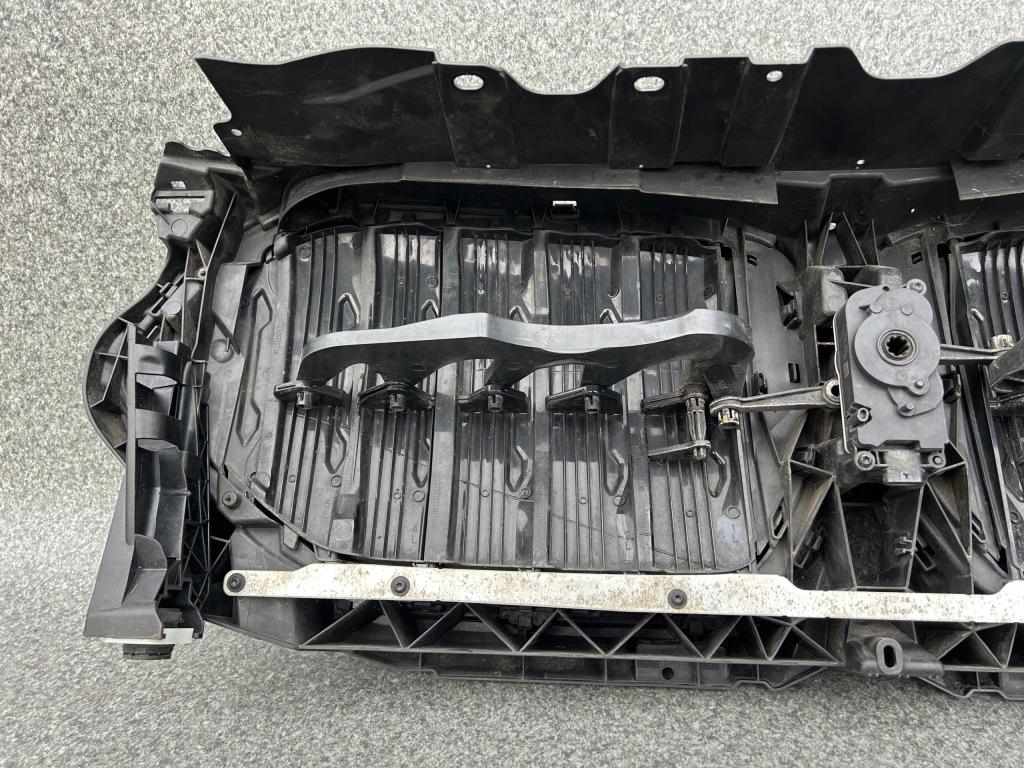 Решітка радіатора решітка радіатора жалюзі шторка bmw x6 g06 5113226775 9447386 bardzo ładna Ціна