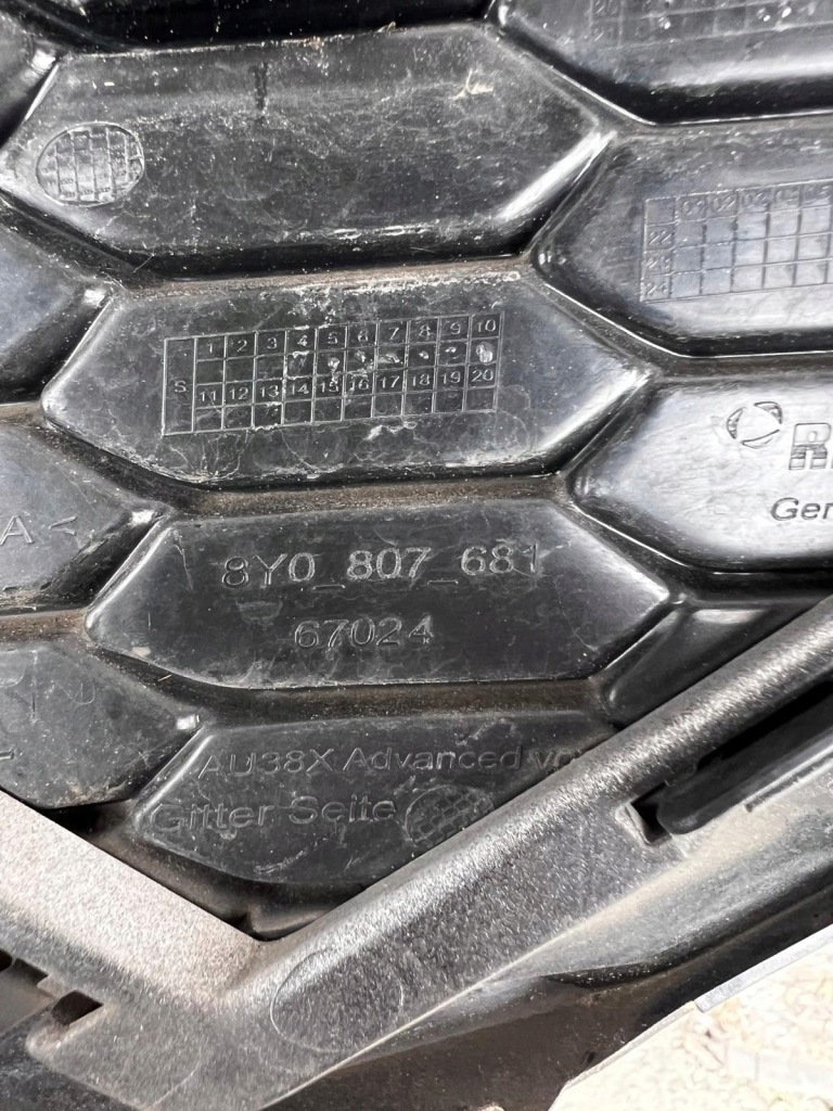 Audi a3 2020-24 рік решітка бампера ліва оригінал Оригінал