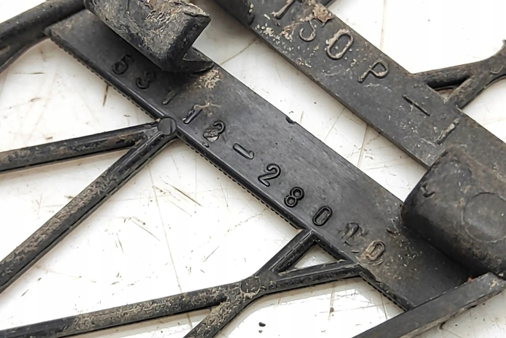 фото №15, Решётка бампера средняя toyota previa _r3_ 5271128040 2.0l дизель 85kw