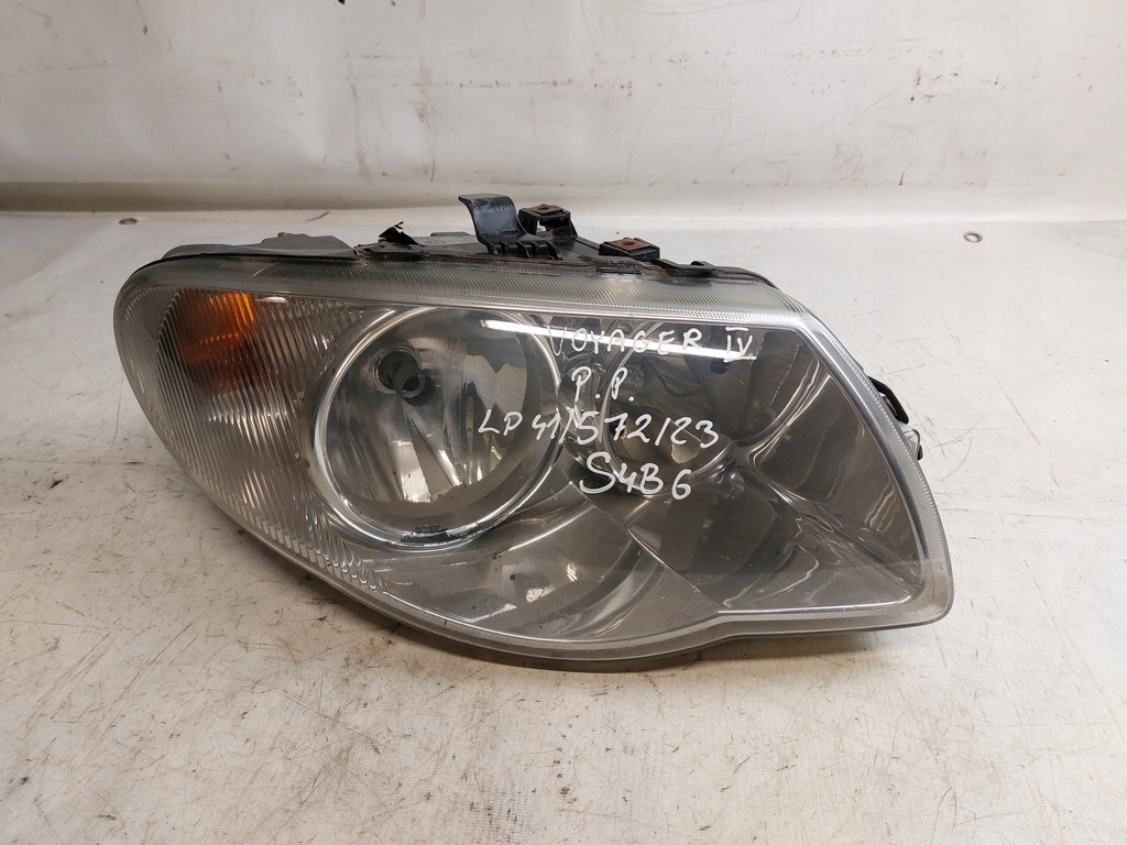 фото №1, Лампа правая передняя chrysler voyager iv lift