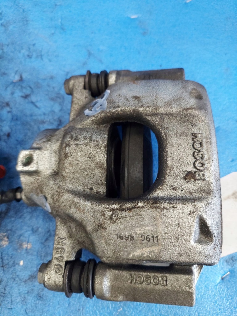 Супорт перед c1 2018r 1.0 b комплект  bosch 48l 48r Недорого