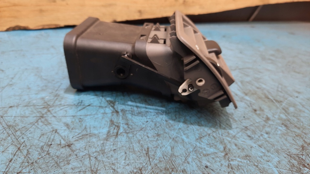 фото №4, Решітка обдув права 30715099 volvo c30 s40 v50