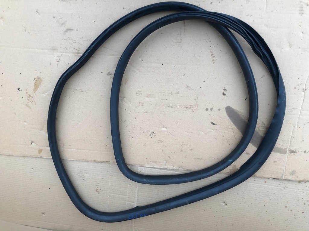 фото №1, Правая передняя прокладка дверь volvo c30 2006-2013