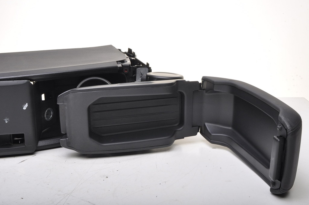 фото №13, Bmw i3 i01 туннель средний подлокотник