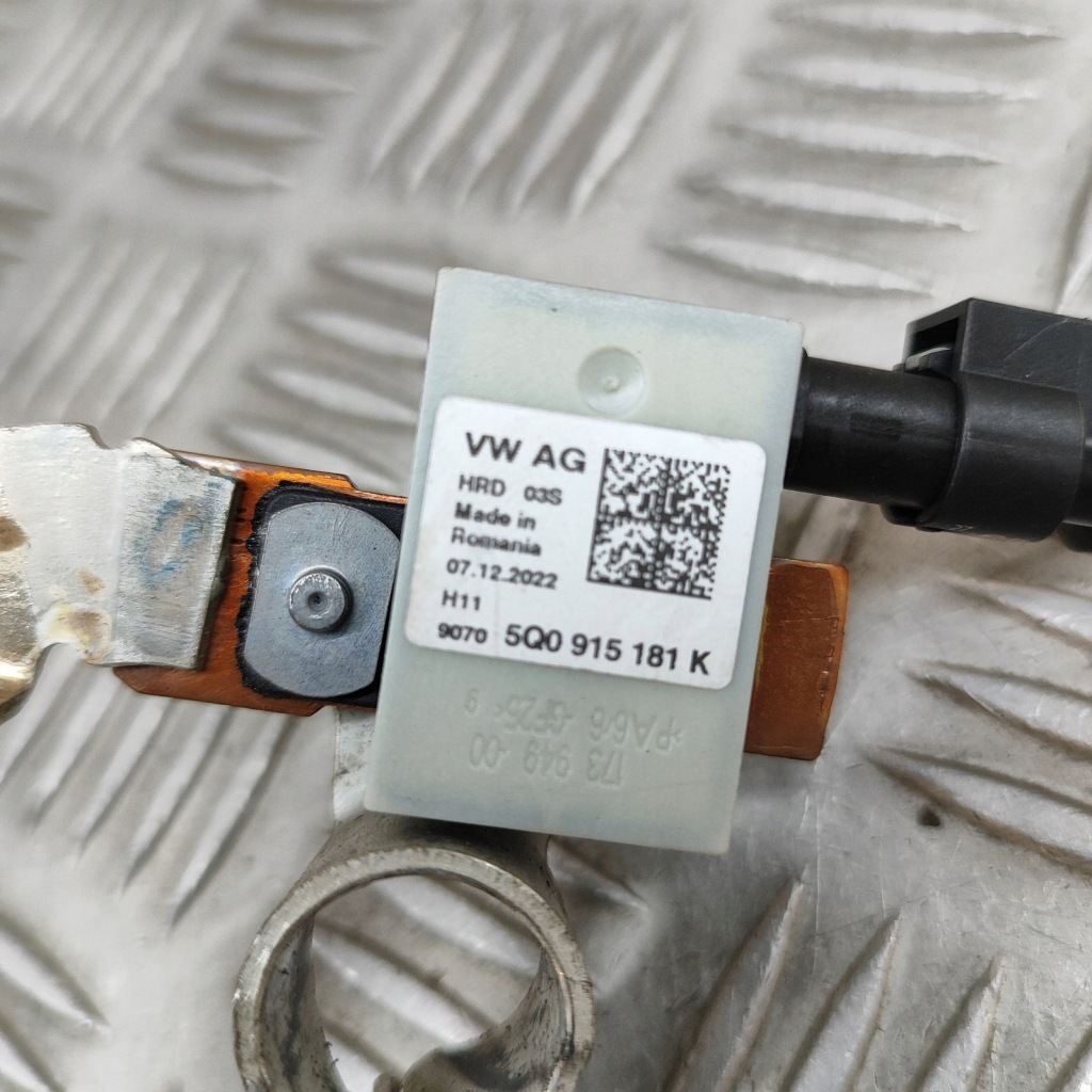 фото №5, Volkswagen t-roc 2023 минус / клемма / шланг аккумулятор