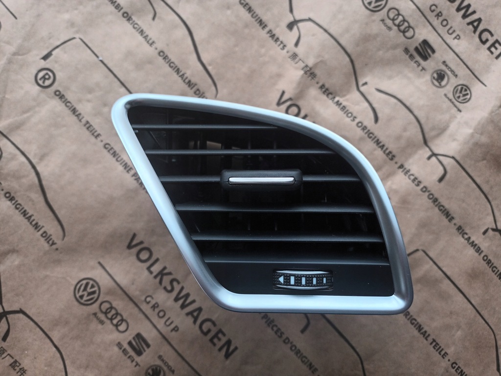 фото №1, Решітка обдув права підсвітка audi a5 8t lift a4 8t1820902g 28km