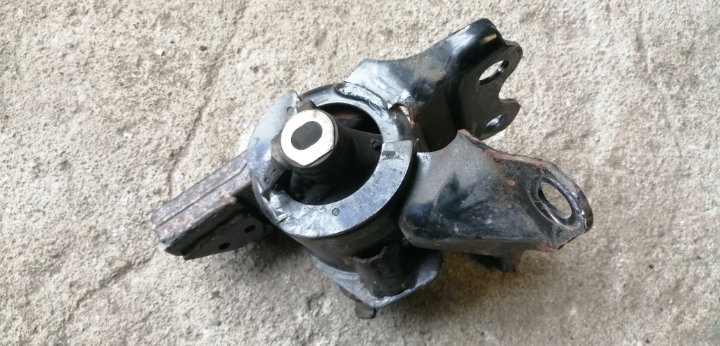 фото №1, Mazda 6 gh 08-12 2.0 b подушка коробки кронштейн