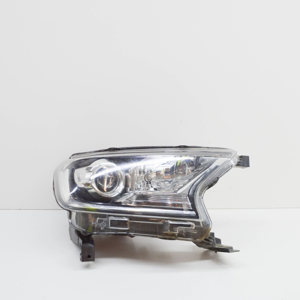 фото №1, Ford ranger 2018 правая сторона лампа передняя