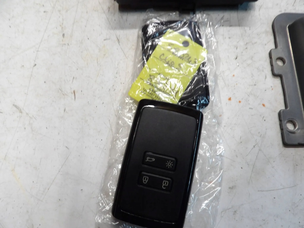 фото №2, Набір стартовий renault clio v 5 2 ключі