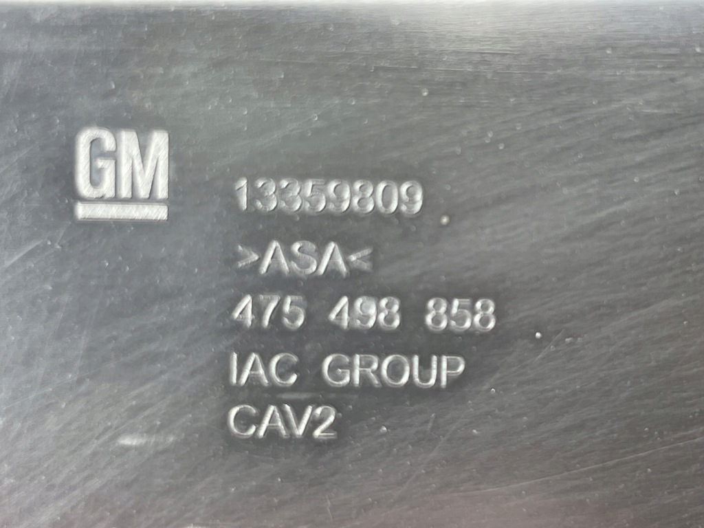 Opel corsa d оригінальний номер 13286021 решітка середня решітка  бампера перед Оригінал