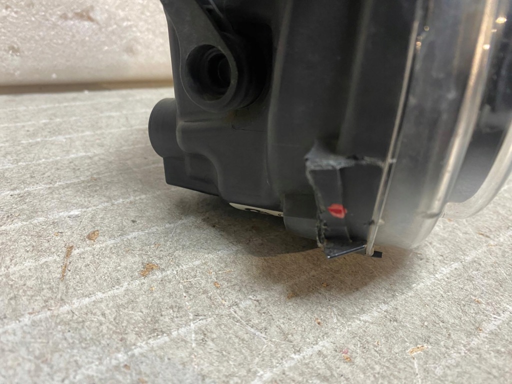 Протитуманна фара правий led bmw v f10 рестайлінг  7311293 в Україні