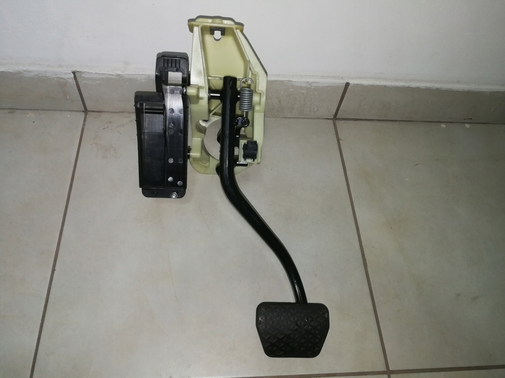 фото №1, Педаль гальма автоматична коробка передач. bmw 5 f10 11 lci