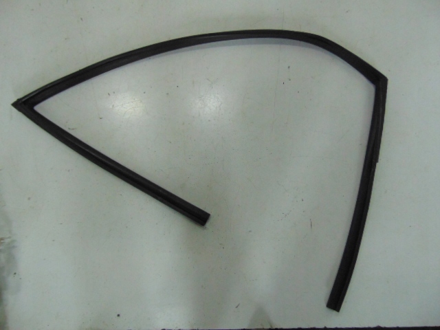 фото №1, Прокладка скло двері правий перед hyundai i40