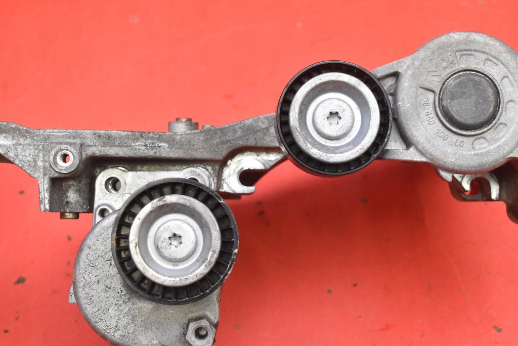 Крепления кронштейн генератора 9804333180 peugeot 508 1 1 sw 2.0 bluehdi 180 km с Разборки