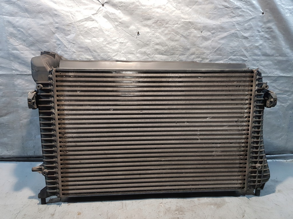 Радиатор интеркулер 3c0145803e vw passat b6 2.0 tdi Цена