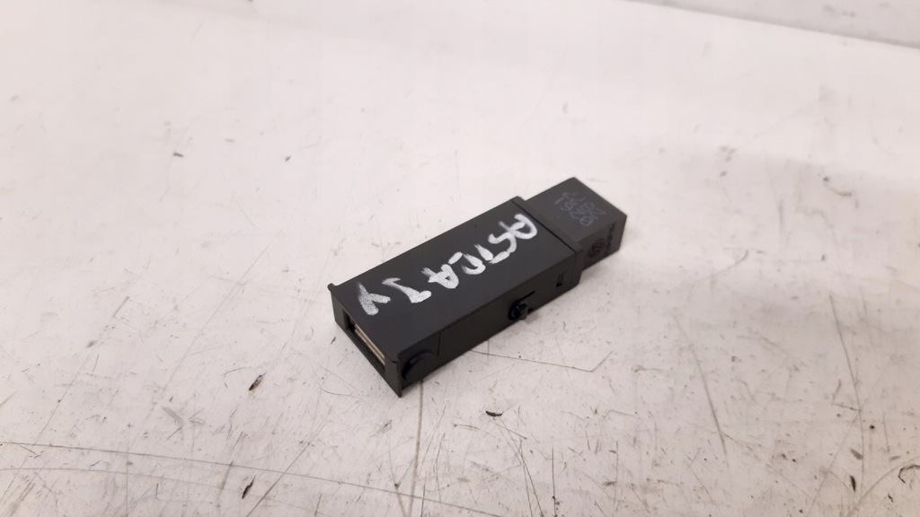 фото №1, Разъём usb 13348688 opel astra j