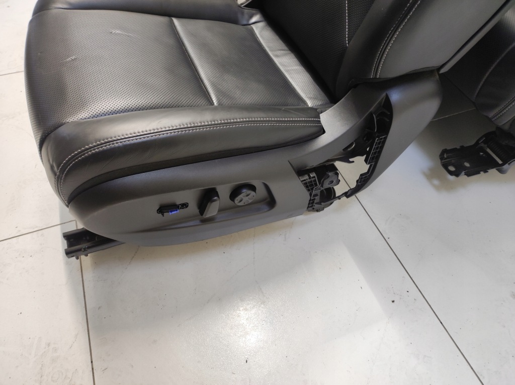 фото №4, Салон сидіння заднє сидіння обшивки оббивка eu vinfast vf9