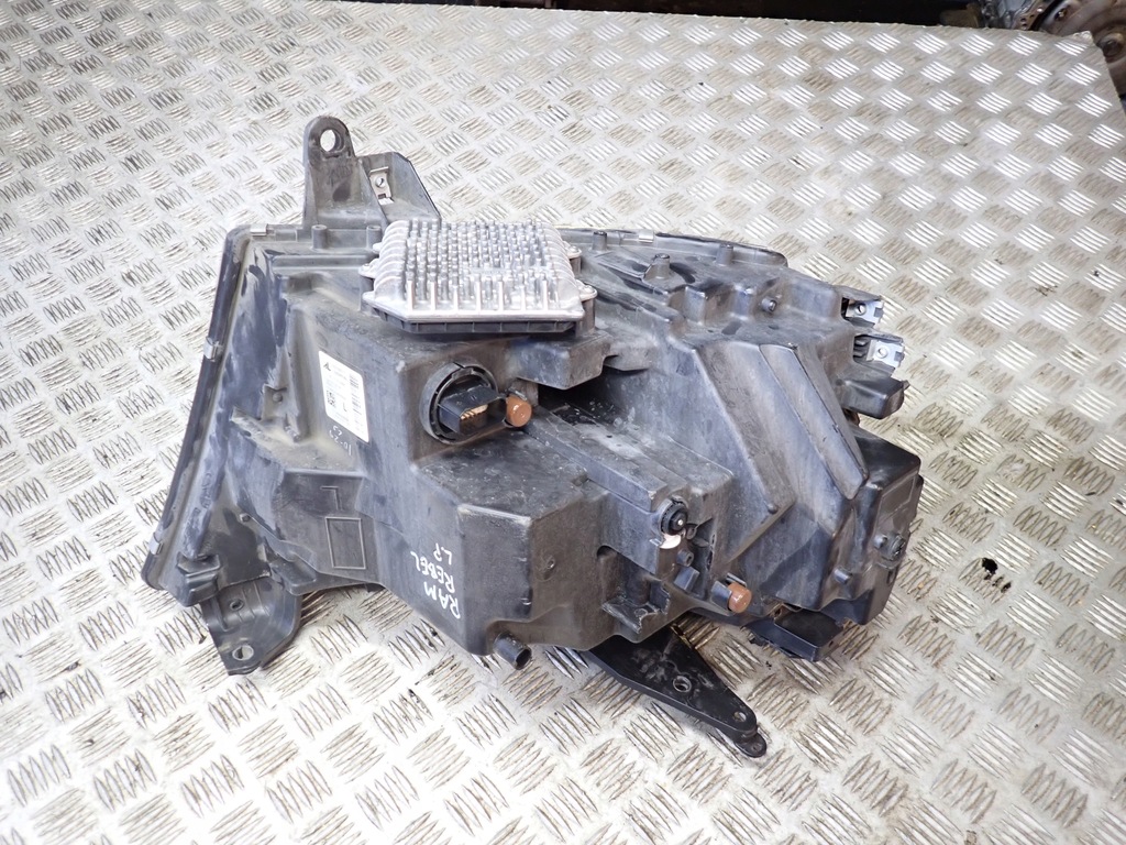 фото №8, Лампа передняя левая led czarna kpl dodge ram v rebel laremie 2019-