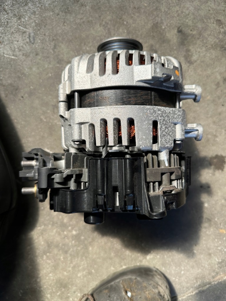 Ford focus mk4 рестайлінг  1.0 hybrid генератор p1t1-11238 в Україні