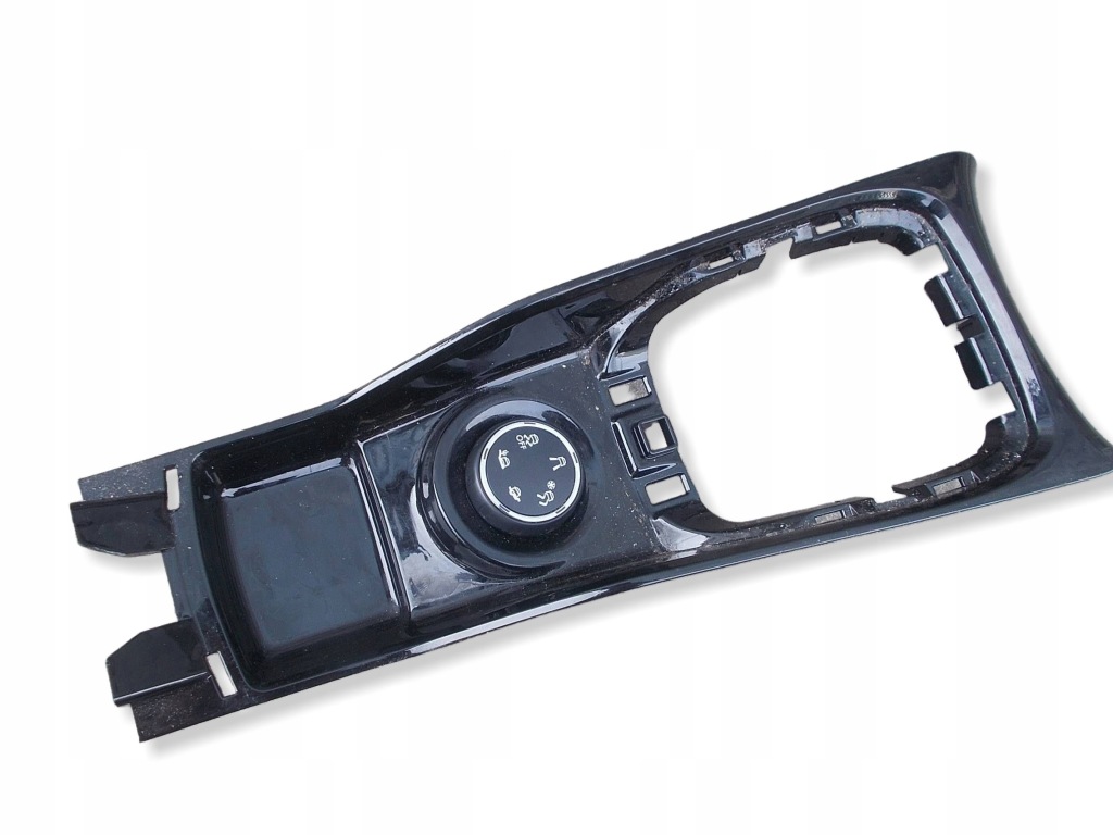 Купити Рамка важіль перемикання передач  середина peugeot 2008 i