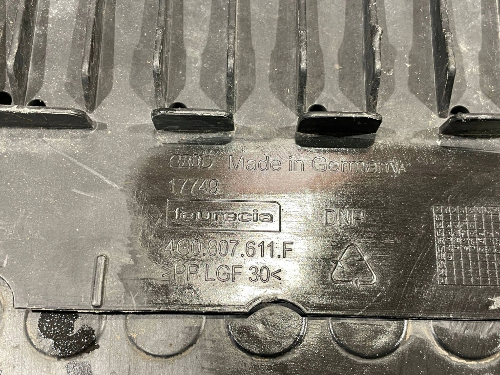 Audi a6 c7 4g0 рестайлінг  14-18 накладка абсорбер плита під  бампер перед передня Доставка