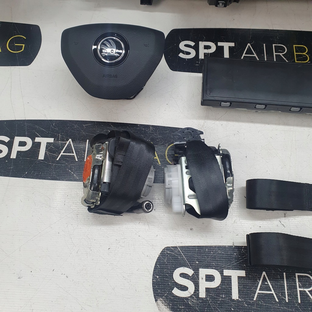 фото №8, Karoq sportline przed liftem панель приладів консоль подушки безпеки ремені подушка безпеки