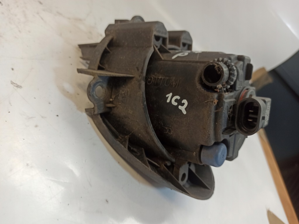 фото №16, Toyota avensis t25 противотуманная фара правый 89210656