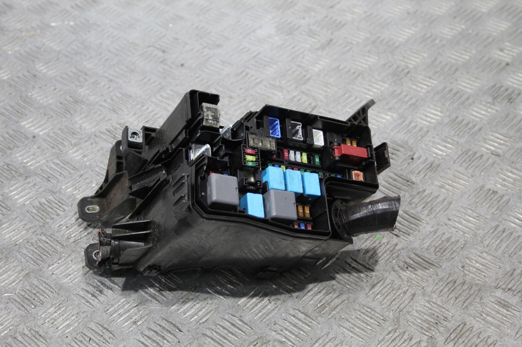 фото №1, Коробка предохранителей корпус lexus nx 300h lift