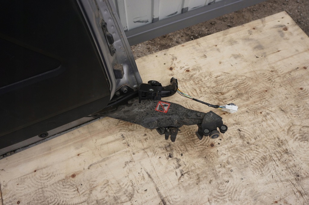 фото №13, Mazda 5 cw ii дверь левая задние боковой 2011rok 38p стекло механизм серые