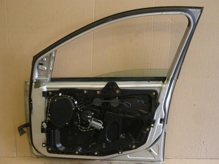 фото №3, Ford fiesta 2002 дверь правое перед