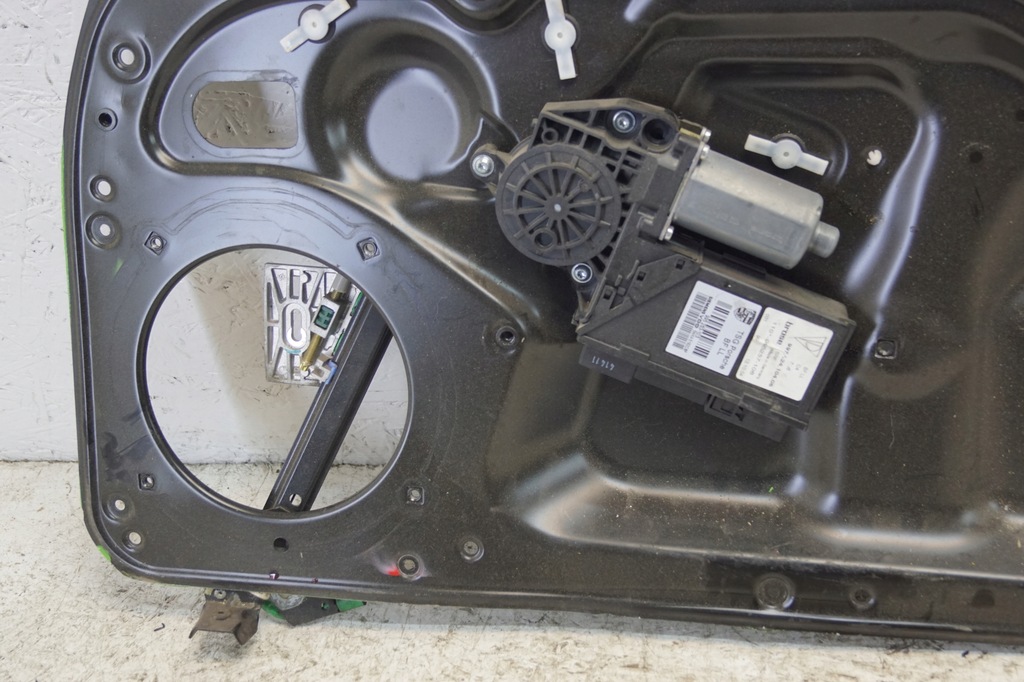 фото №8, Подъемник стекло правый перед porsche 911 997