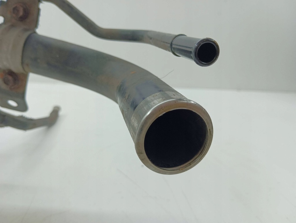 Lexus nx 2017 заливная горловина топлива в Украине