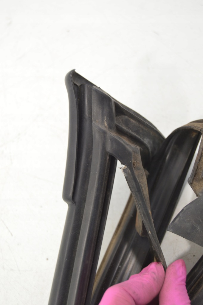 Прокладка скло лобове рами mercedes r129 sl 1297201178 Недорого