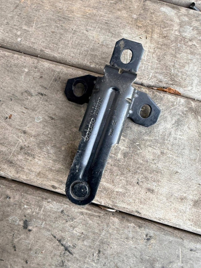 фото №1, Лівий петля кришки багажника volvo xc90 i 30636912 2.4l дизель 2009