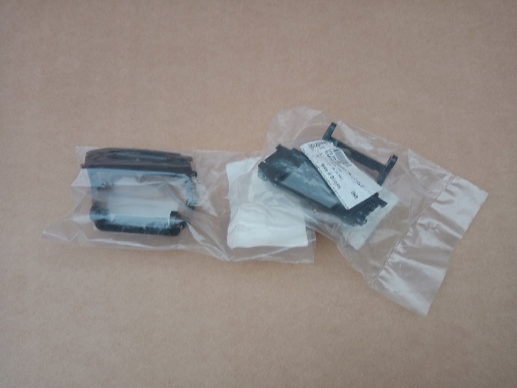 фото №1, Audi a5 правая левая заглушка распылителя кронштейн