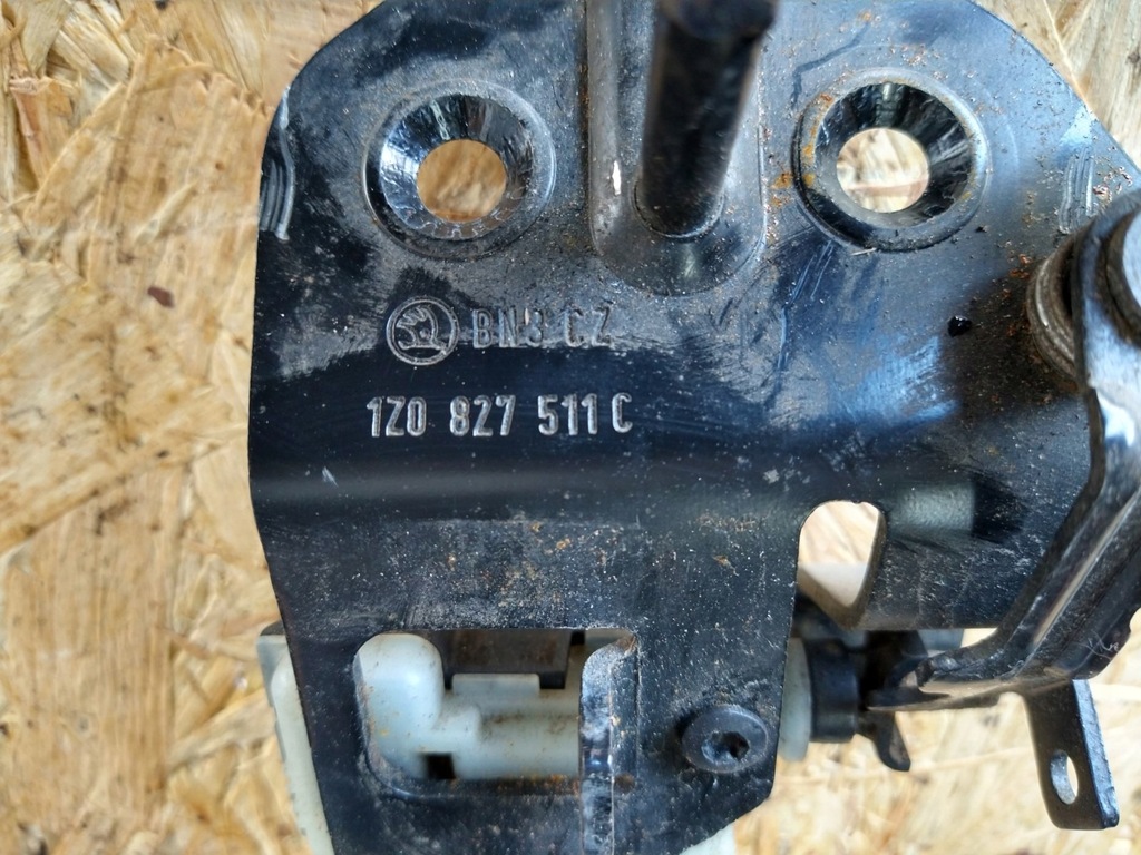 фото №5, Замок крышки задний нижний skoda octavia ii 04-08