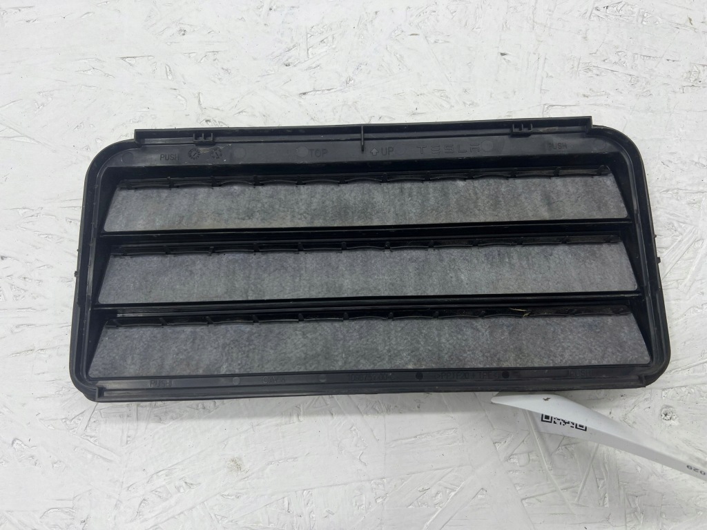 фото №6, Tesla model 3 2023 решётка вентиляционная pod бампером задним