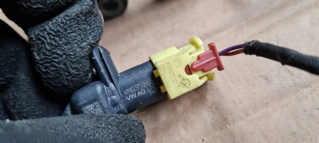 фото №6, A5 8w s5 датчик ударный штекер 4m0959651 a4 b8 8w s4