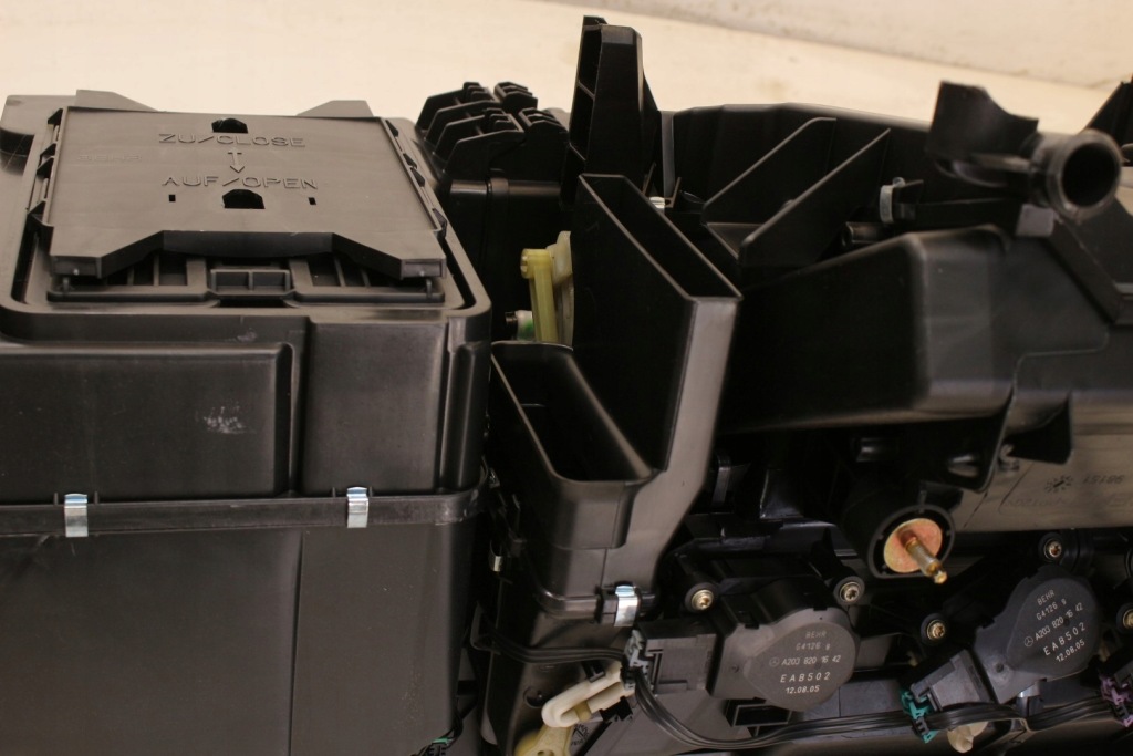 Обігрівач корпус mercedes clk w209 рестайлінг  європа Доставка