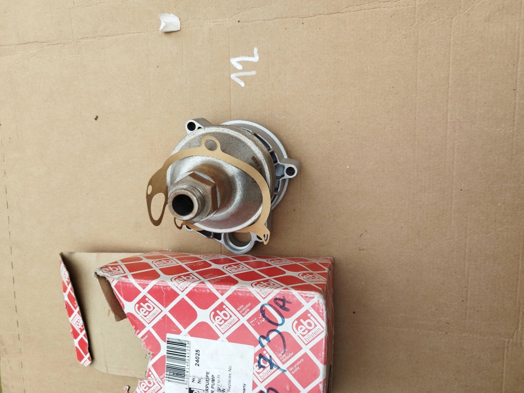 Купити Febi bilstein 24025 насос води, охолодження двигуна
