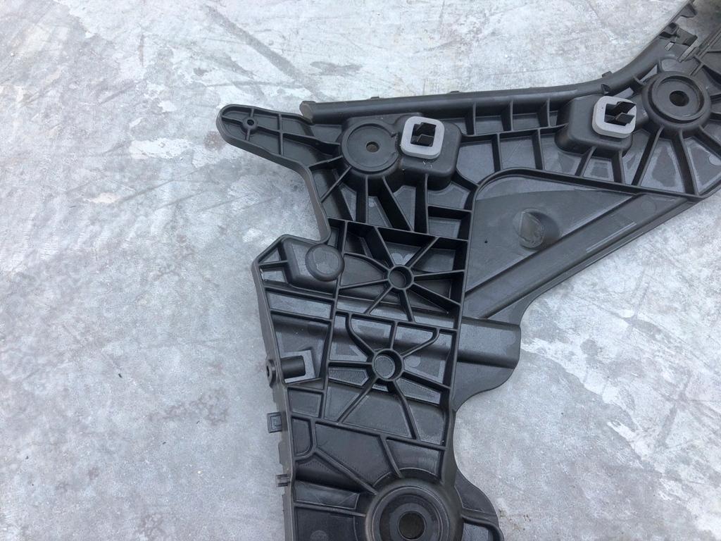 Купить Направляющая кронштейн бампера правый задняя audi e-tron 55 4ke