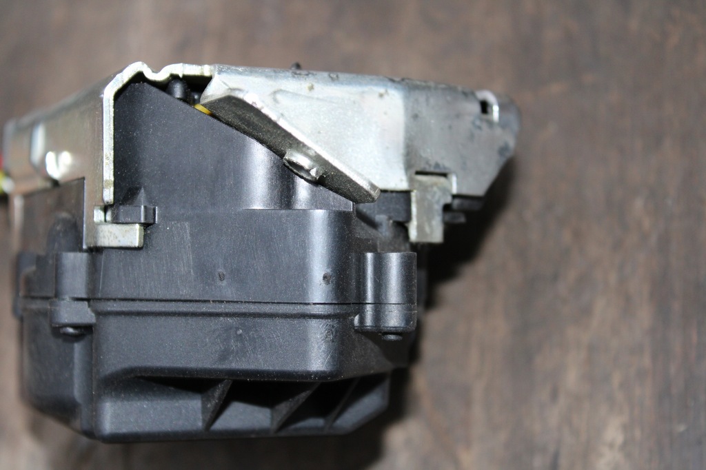 фото №12, Mercedes w211 kombi замок кришки багажника доводчик