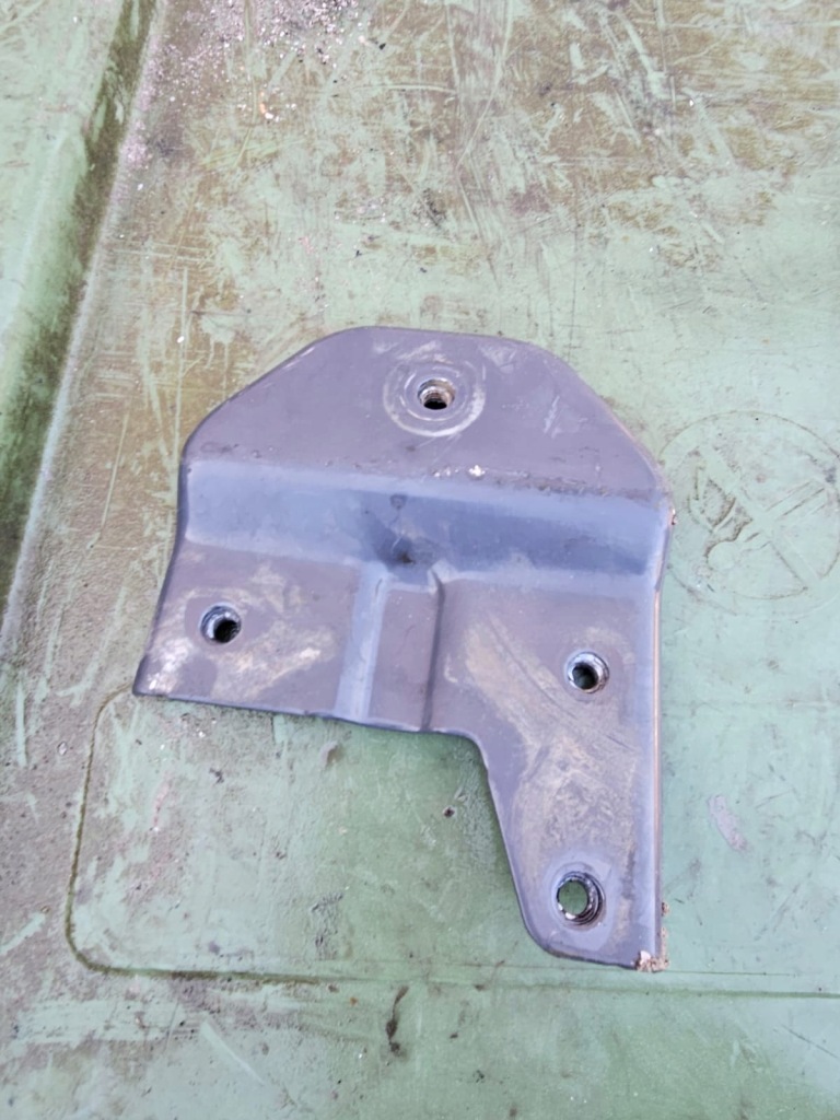 фото №1, Лист кронштейн кронштейн подкрылок 2325593 scania p ngt