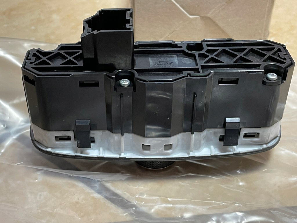 фото №7, Chevrolet оригінальний номер 84192536 track encore mokka x перемикач.